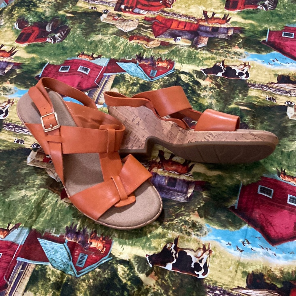 Size 7 Clark’s in beauty fall orange